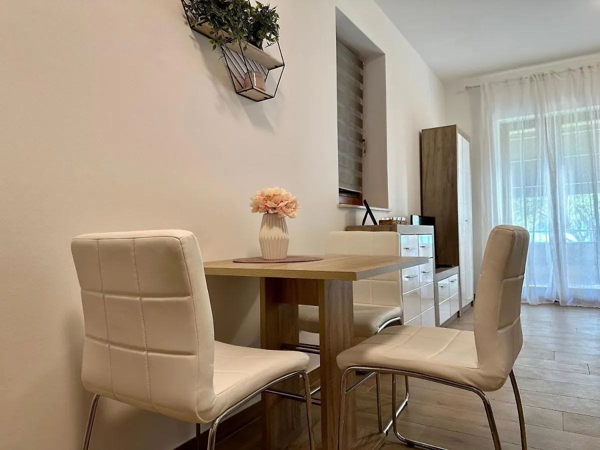 Apartmani Roko Weißenburg 0*,  Kroatien